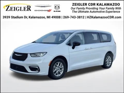 White 2024 Chrysler Pacifica Touring L for sale in Kalamazoo, MI