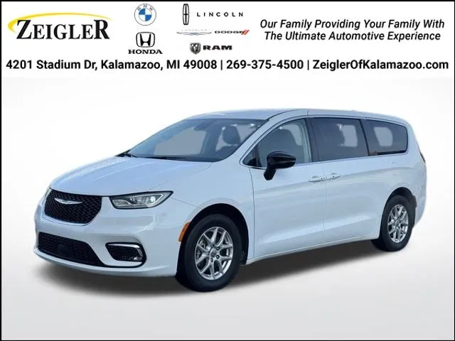 White 2024 Chrysler Pacifica Touring L for sale in Kalamazoo, MI