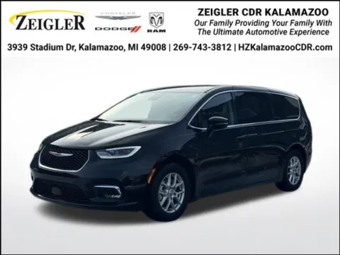 Black 2024 Chrysler Pacifica Touring L for sale in Kalamazoo, MI