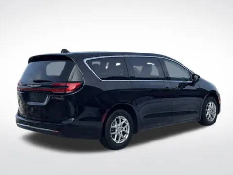 More photos of 2024 Chrysler Pacifica Touring L at Zeigler BMW of Kalamazoo, MI