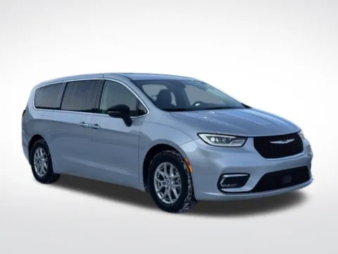 More photos of 2024 Chrysler Pacifica Touring L at Zeigler BMW of Kalamazoo, MI