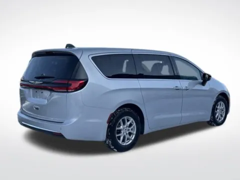 More photos of 2024 Chrysler Pacifica Touring L at Zeigler BMW of Kalamazoo, MI