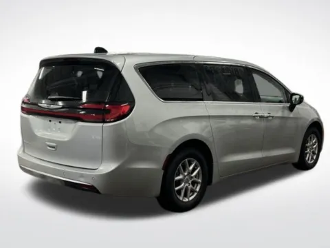 More photos of 2024 Chrysler Pacifica Touring L at Zeigler BMW of Kalamazoo, MI