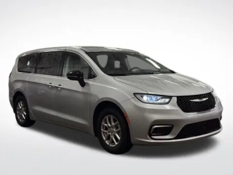 More photos of 2024 Chrysler Pacifica Touring L at Zeigler BMW of Kalamazoo, MI