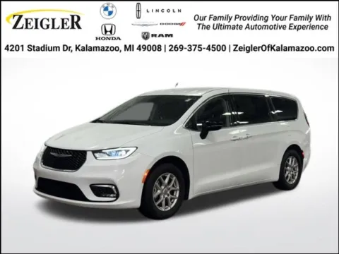 White 2024 Chrysler Pacifica Touring L for sale in Kalamazoo, MI