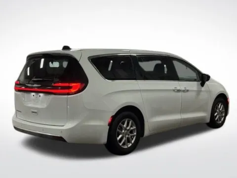 More photos of 2024 Chrysler Pacifica Touring L at Zeigler BMW of Kalamazoo, MI