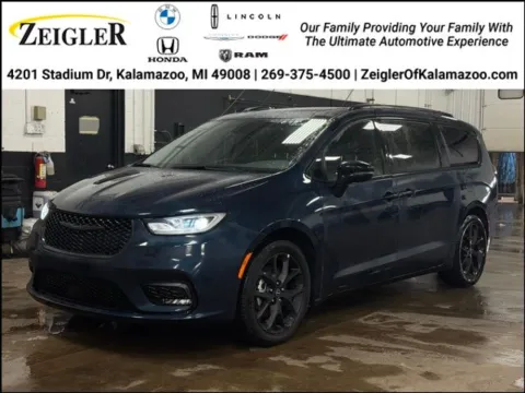 Blue 2025 Chrysler Pacifica Limited for sale in Kalamazoo, MI