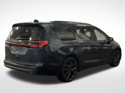 More photos of 2025 Chrysler Pacifica Limited at Zeigler BMW of Kalamazoo, MI