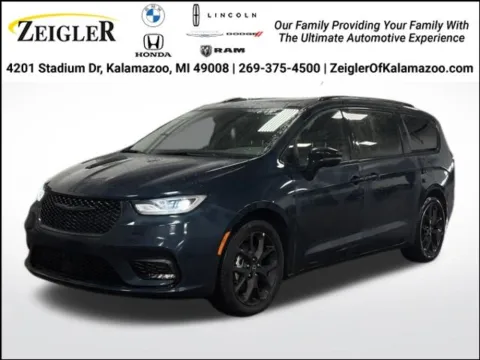 Blue 2025 Chrysler Pacifica Limited for sale in Kalamazoo, MI