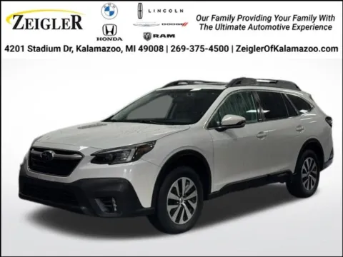 White 2022 Subaru Outback Premium for sale in Kalamazoo, MI