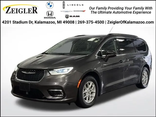 Gray 2022 Chrysler Pacifica Touring L for sale in Kalamazoo, MI