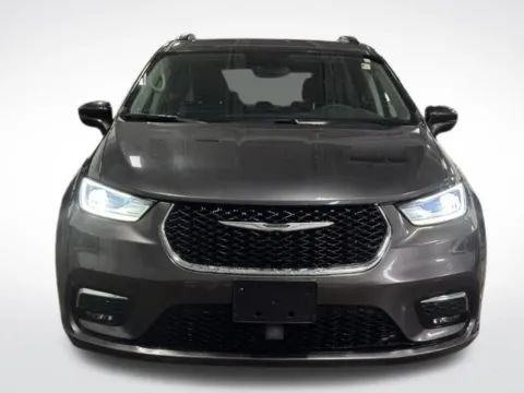 Another view of 2022 Chrysler Pacifica Touring L for sale in Kalamazoo, MI at Zeigler BMW of Kalamazoo