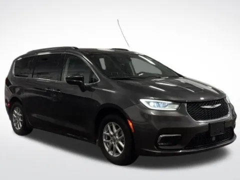 More photos of 2022 Chrysler Pacifica Touring L at Zeigler BMW of Kalamazoo, MI