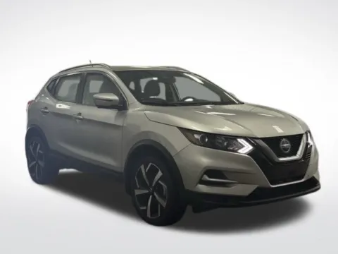 More photos of 2022 Nissan Rogue Sport SL at Zeigler BMW of Kalamazoo, MI