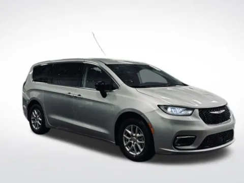 More photos of 2024 Chrysler Pacifica Touring L at Zeigler BMW of Kalamazoo, MI