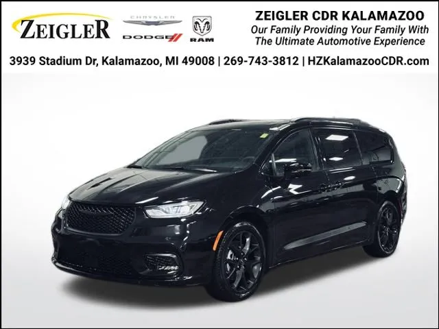 Black 2025 Chrysler Pacifica Limited for sale in Kalamazoo, MI