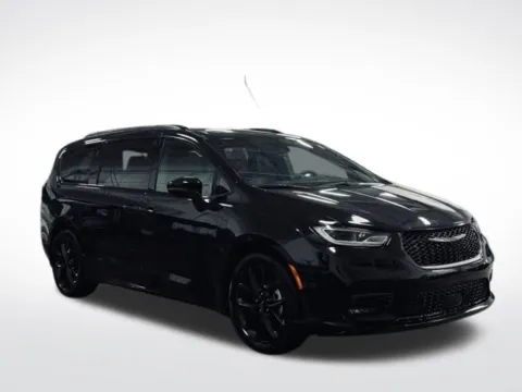 More photos of 2025 Chrysler Pacifica Limited at Zeigler BMW of Kalamazoo, MI