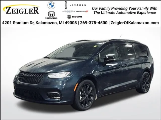 Blue 2025 Chrysler Pacifica Limited for sale in Kalamazoo, MI
