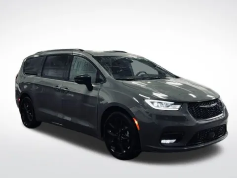 More photos of 2025 Chrysler Pacifica Limited at Zeigler BMW of Kalamazoo, MI