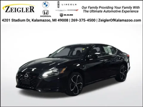 Black 2023 Nissan Altima 2.5 SR for sale in Kalamazoo, MI