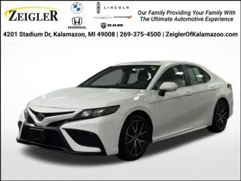 White 2024 Toyota Camry SE for sale in Kalamazoo, MI