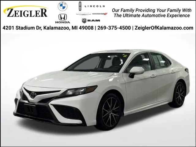 White 2024 Toyota Camry SE for sale in Kalamazoo, MI