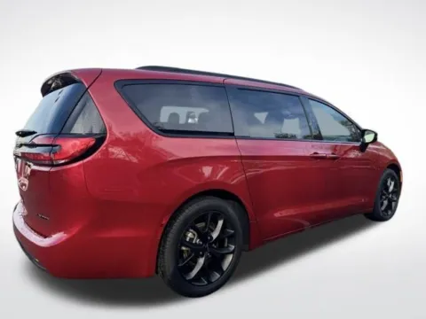 More photos of 2025 Chrysler Pacifica Limited at Zeigler BMW of Kalamazoo, MI