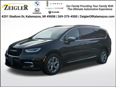 Black 2023 Chrysler Pacifica Limited for sale in Kalamazoo, MI