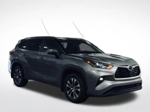 More photos of 2025 Toyota Highlander at Zeigler BMW of Kalamazoo, MI