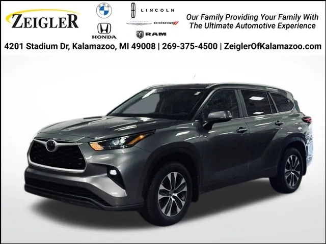 Gray 2025 Toyota Highlander XLE for sale in Kalamazoo, MI