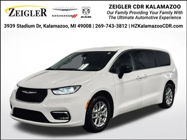 White 2024 Chrysler Pacifica Touring L for sale in Kalamazoo, MI