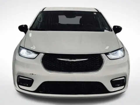 Photos of 2024 Chrysler Pacifica Touring L for sale in Kalamazoo, MI at Zeigler BMW of Kalamazoo