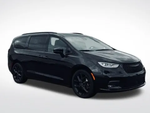 More photos of 2025 Chrysler Pacifica Limited at Zeigler BMW of Kalamazoo, MI