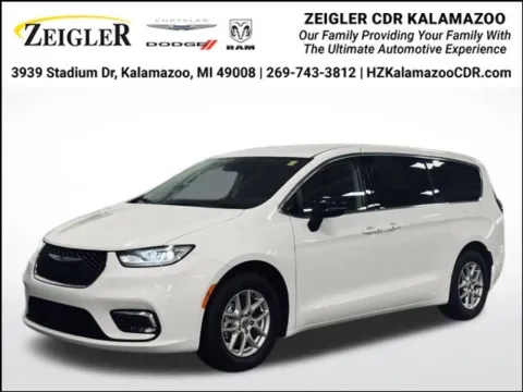 White 2024 Chrysler Pacifica Touring L for sale in Kalamazoo, MI