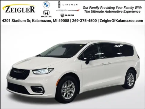 White 2024 Chrysler Pacifica Touring L for sale in Kalamazoo, MI