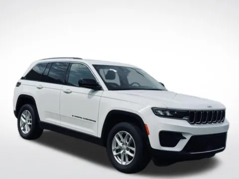 More photos of 2023 Jeep Grand Cherokee Laredo at Zeigler BMW of Kalamazoo, MI