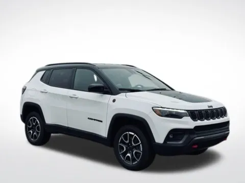 More photos of 2025 Jeep Compass Trailhawk at Zeigler BMW of Kalamazoo, MI