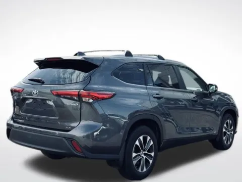 More photos of 2023 Toyota Highlander Hybrid XLE at Zeigler BMW of Kalamazoo, MI