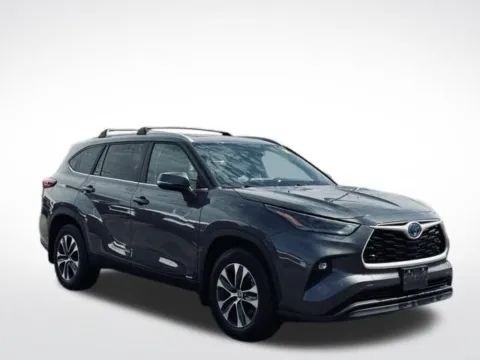 More photos of 2023 Toyota Highlander Hybrid XLE at Zeigler BMW of Kalamazoo, MI