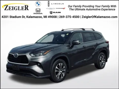 Gray 2023 Toyota Highlander Hybrid XLE for sale in Kalamazoo, MI