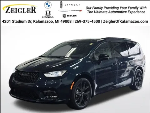 Blue 2025 Chrysler Pacifica Limited for sale in Kalamazoo, MI