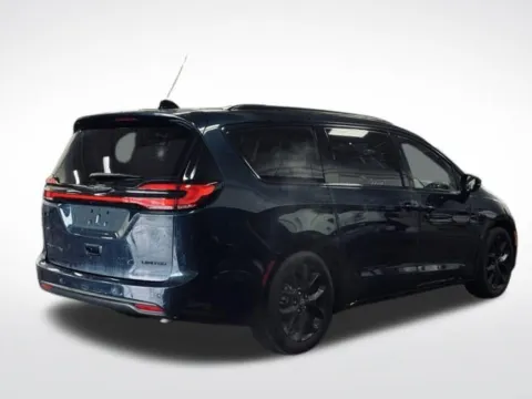 More photos of 2025 Chrysler Pacifica Limited at Zeigler BMW of Kalamazoo, MI