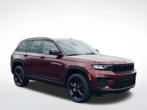 More photos of 2024 Jeep Grand Cherokee Altitude X at Zeigler BMW of Kalamazoo, MI