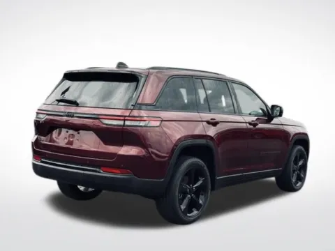 More photos of 2024 Jeep Grand Cherokee Altitude X at Zeigler BMW of Kalamazoo, MI