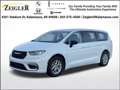 White 2024 Chrysler Pacifica Touring L for sale in Kalamazoo, MI