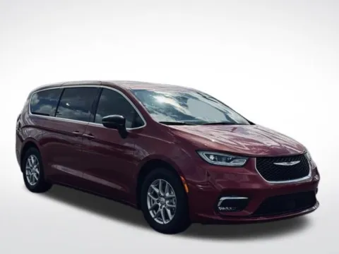 More photos of 2025 Chrysler Pacifica Select at Zeigler BMW of Kalamazoo, MI