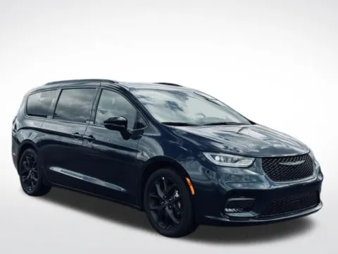 More photos of 2025 Chrysler Pacifica Limited at Zeigler BMW of Kalamazoo, MI
