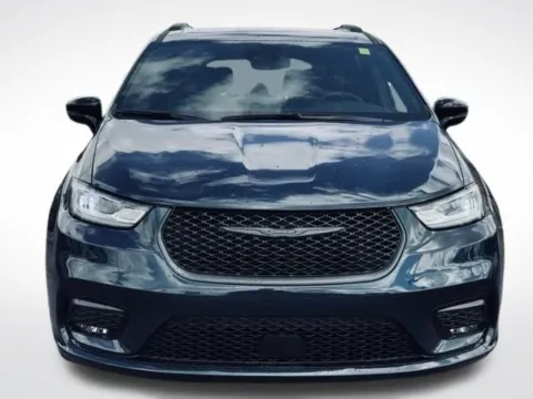 Photos of 2025 Chrysler Pacifica Limited for sale in Kalamazoo, MI at Zeigler BMW of Kalamazoo