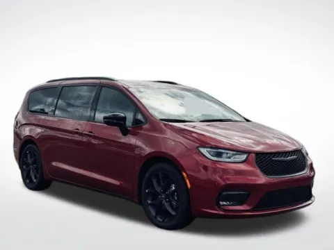 More photos of 2025 Chrysler Pacifica Limited at Zeigler BMW of Kalamazoo, MI