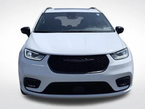 Photos of 2025 Chrysler Pacifica Limited for sale in Kalamazoo, MI at Zeigler BMW of Kalamazoo